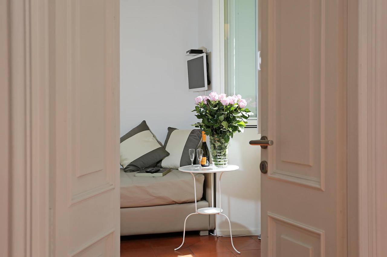 Bed and Breakfast Domus Croce Rzym Zewnętrze zdjęcie